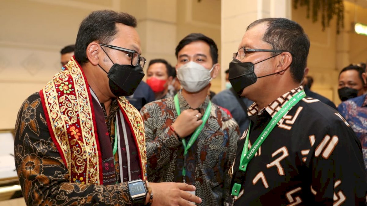 Tinjau Booth Makassar, Bima Arya-Gibran: Luar Biasa Booth dari Makassar