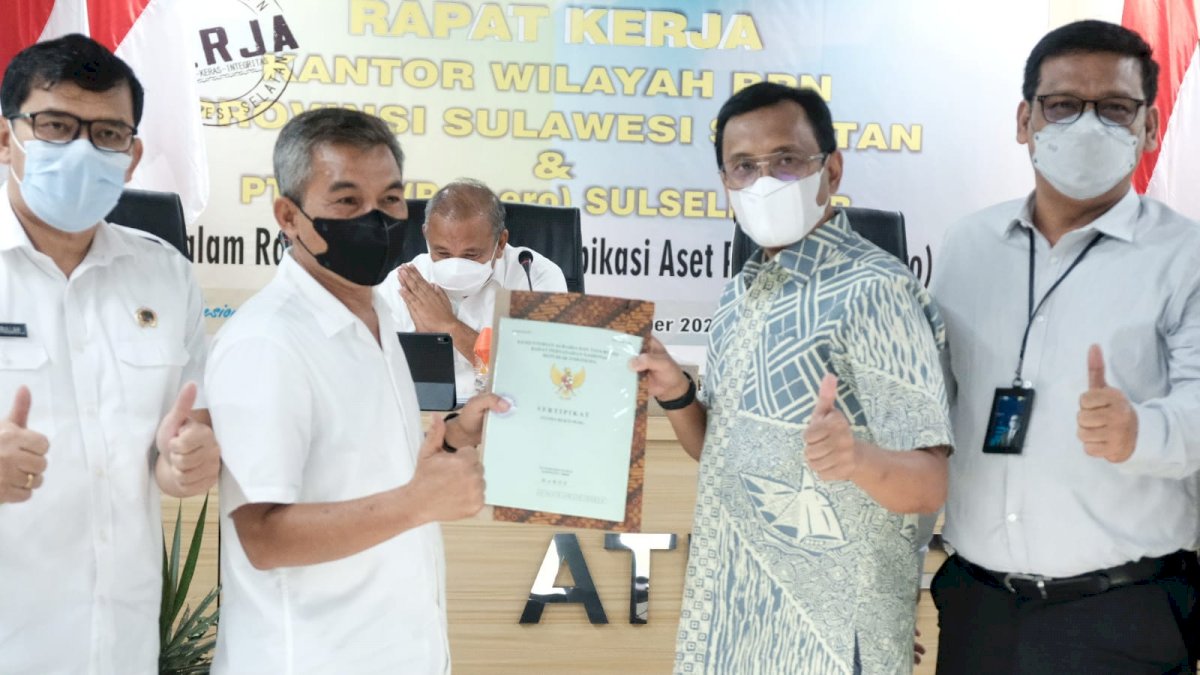 Amankan Aset Negara, PLN Terima 118 Sertifikat dari BPN Sulsel