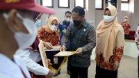 DWP Kota Makassar Serahkan Bantuan Pendidikan Anak ASN Berprestasi