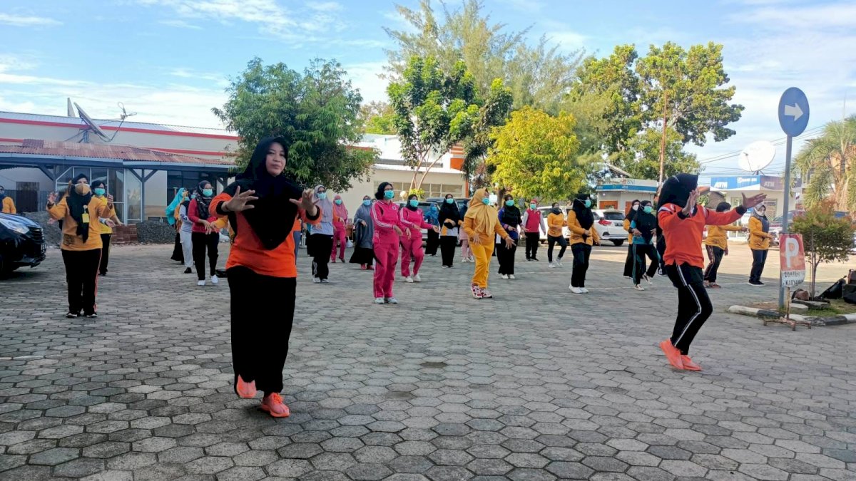 Manajemen RSUD Andi Makkasau Mengikuti Senam Pronalis