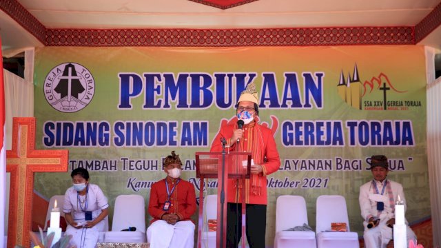Wali kota Makassar Moh Ramdhan Pomanto menghadiri acara pembukaan sidang sinode AM XXV Gereja Toraja, di Tongkonan Pempangan, Kecamatan Sopai Toraja Utara. Senin 18/10/2021 (Dok. Ist)