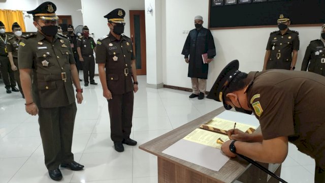 Acara serah terima jabatan dari pejabat lama ke pejabat baru Kasi Pidum Kejari Jeneponto di Kantor Kejari Jeneponto, Jl. Sultan Hasanuddin, Senin 18/10/2021 (Dedi)