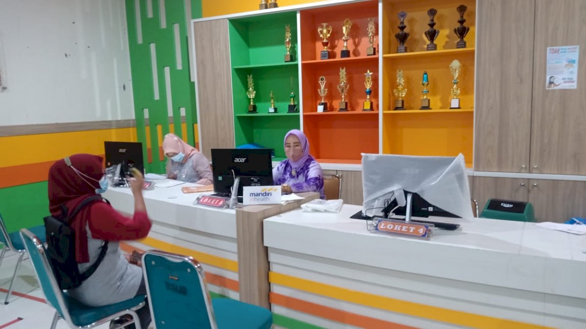 HUT ke-352 Sulsel, Petugas Pelayanan RSUD Parepare Kenakan Pakaian Labbu