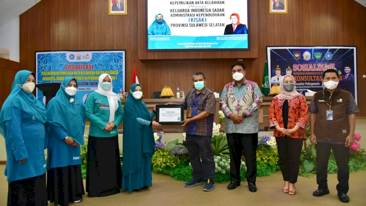 Gandeng PLN Peduli dan Disdukcapil, PKK Sulsel Sosialisasi Pentingnya Kepemilikan Akta Kelahiran di Maros
