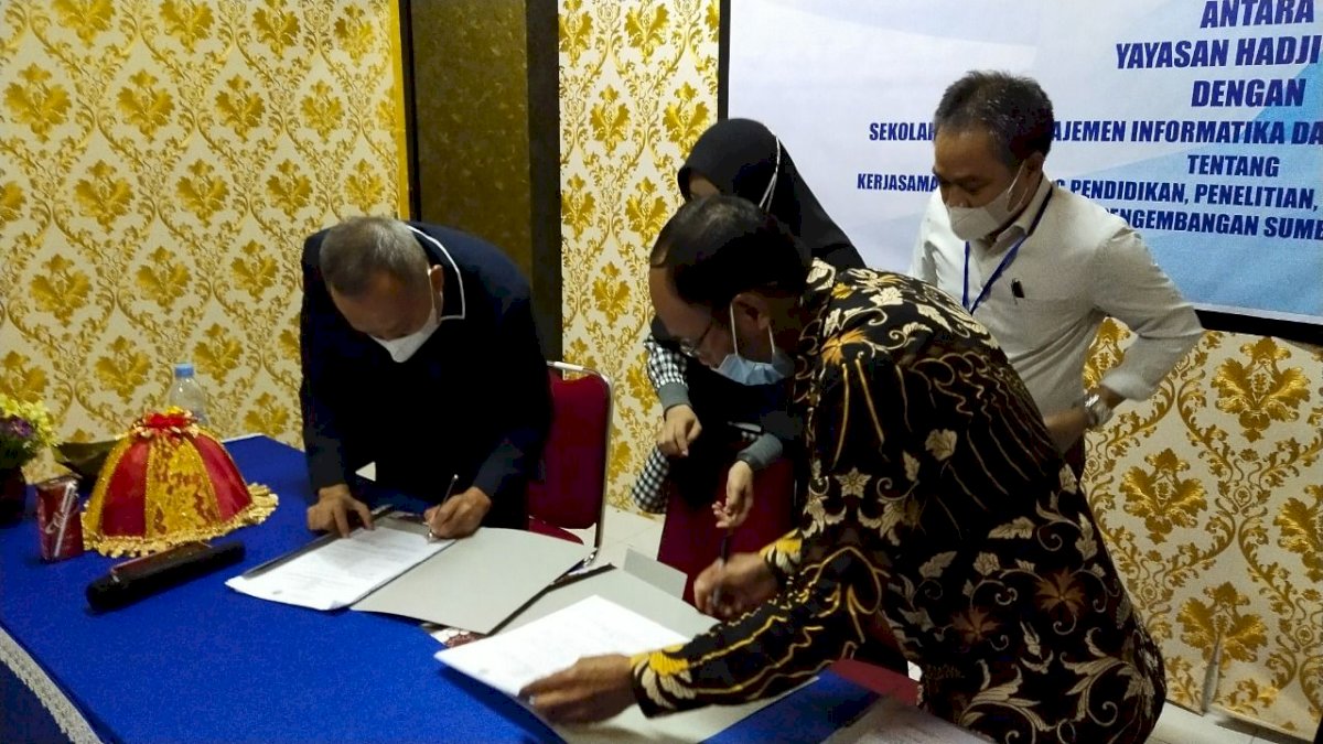 Yayasan Hadji Kalla Teken MoU Pembinaan Disabilitas dengan STMIK Handayani