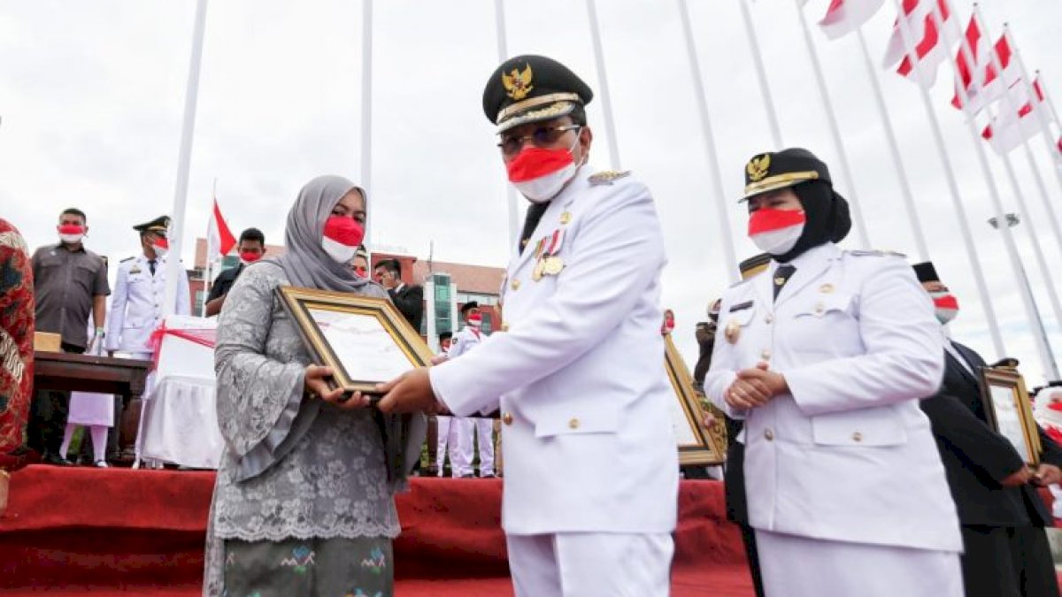 Pemkot Makassar Beri Penghargaan 9 Warga Makassar Pada HUT RI Ke 76 Tahun