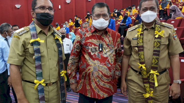 Rektor UNM Prof Husain Syam Bersama Wali kota Makassar Danny Pomanto dan Bupati Wajo Amran Mahmud di gedung Phinisi UNM Makassar, Selasa 26/10/2021. (Ist)