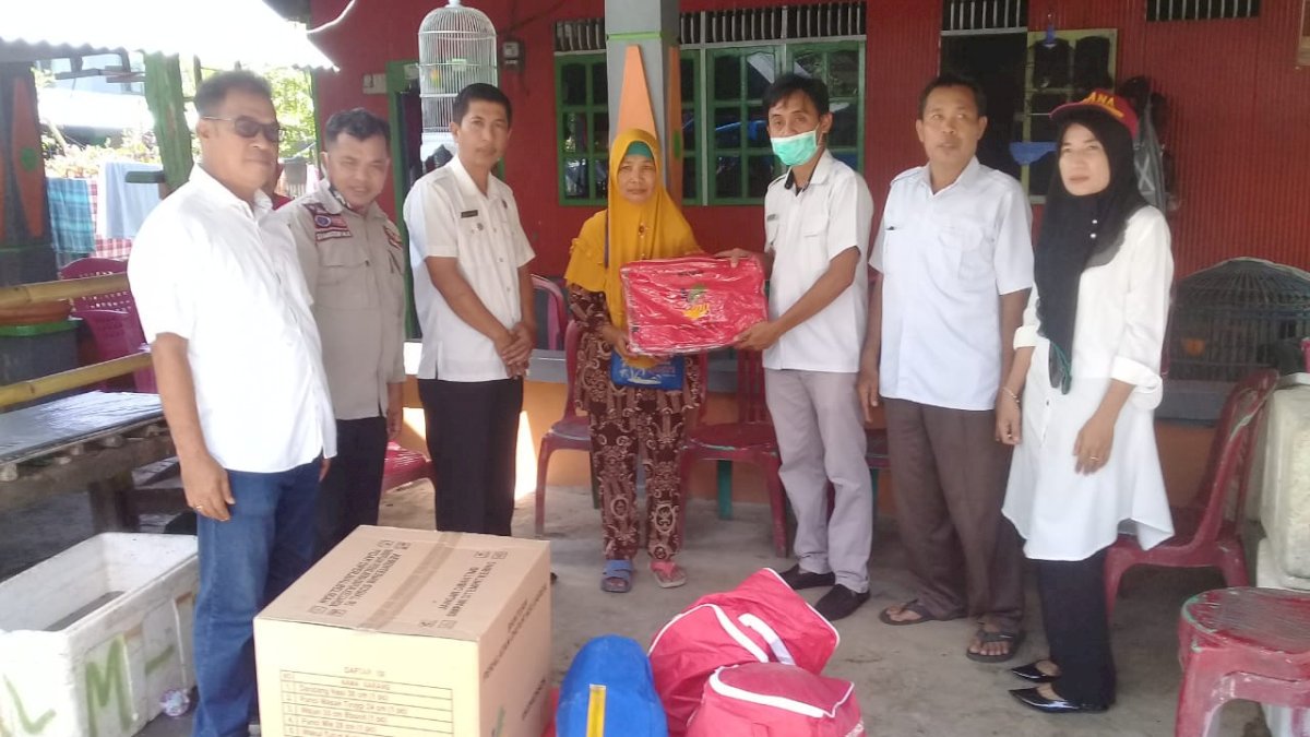Dinas Sosial Jeneponto Salurkan Bantuan Untuk Korban Kebakaran di Sidenre