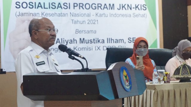 Bupati Jeneponto Iksan Iskandar memberi sambutan di acara sosialisasi program JKN-KIS di Aula Baruga Kalabbirang, Rujab Bupati Jeneponto, Rabu 27/10/2021 (Dedi).