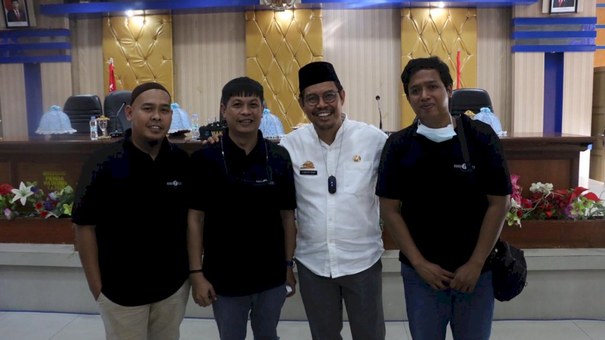 Wabup Bulukumba Edy Manaf Nostalgia Bareng Wartawan DPRD Sulsel