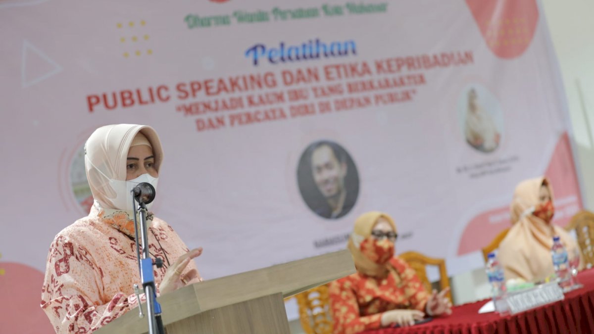 DWP Kota Makassar Gelar Pelatihan Public Speaking dan Etika Kepribadian