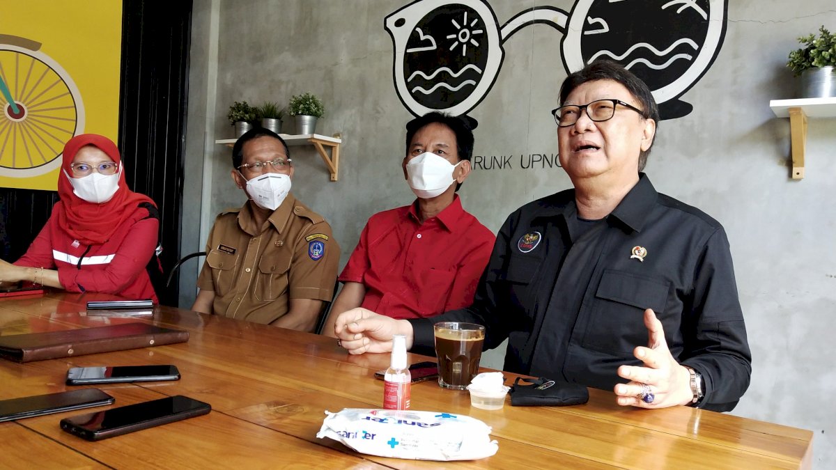 Menteri Tjahjo Kumolo Tinjau Vaksinasi PDIP di Makassar, Sebut Warga Makin Patuh Prokes
