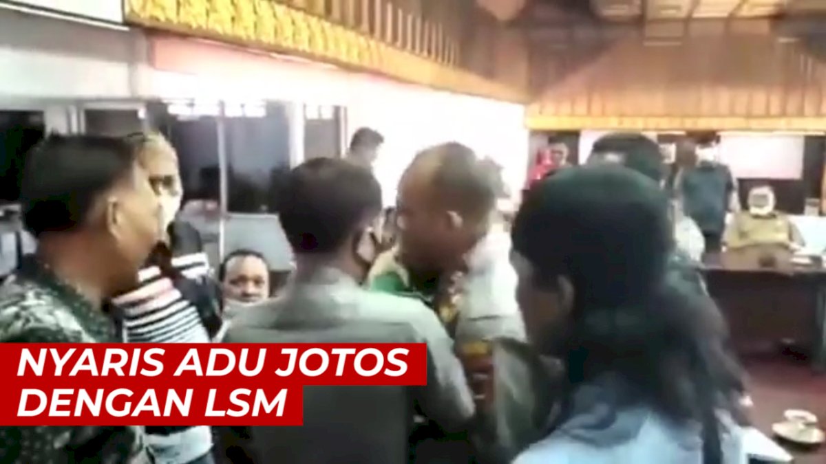 VIDEO: Anggota DPRD Terlibat Kericuhan, Nyaris Adu Jotos dengan LSM