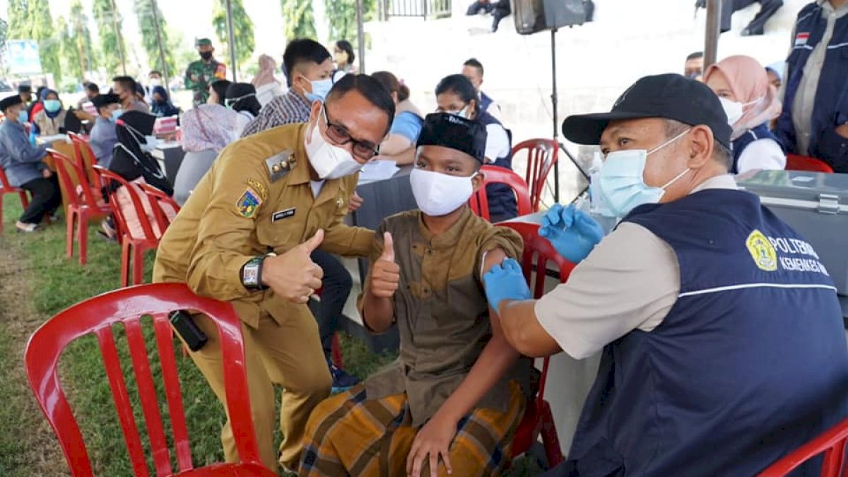 Wakil Bupati Sigi Tinjau Vaksinasi COVID-19 Massal