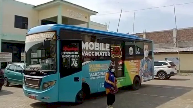 Mobile Vaccinator Datangi STIKES Amanah Makassar (Foto/@andisudirman.sulaiman)