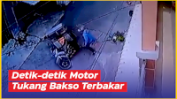VIDEO: Detik-detik Gerobak Motor Tukang Bakso Terbakar