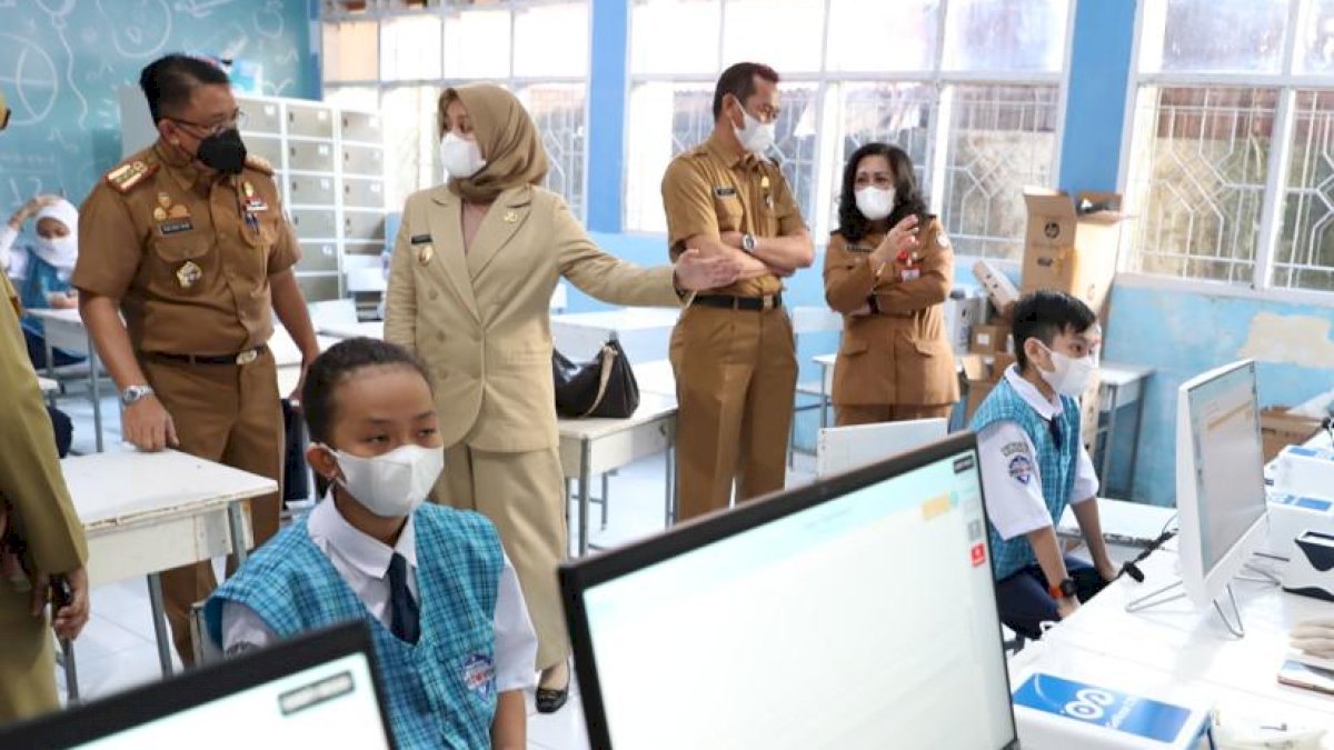 Wawali Makassar Pantau Pelaksanaan Screening Mengunakan Genose Bagi Siswa SMP