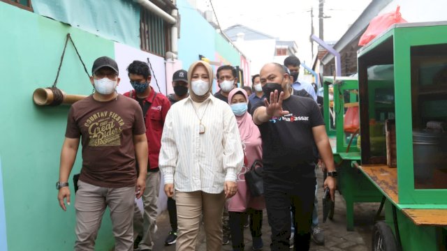 Wakil Wali Kota Fatmawati Rusdi mengunjungi salah satu lorong wisata yang menjadi tema perayaan HUT Makassar 9 November mendatang di Jalan Bambapuang Kelurahan Larian Bangi Kecamatan Makassar, Jum&rsquo;at 5/11/2021 (Ist)