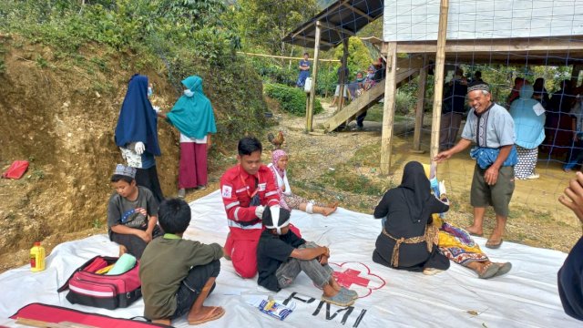 Simulasi Mitigasi Bencana yang Dilakukan Yayasan Hadji Kalla di Desa Boneposi, Kabupaten Luwu (dok. Kalla)
