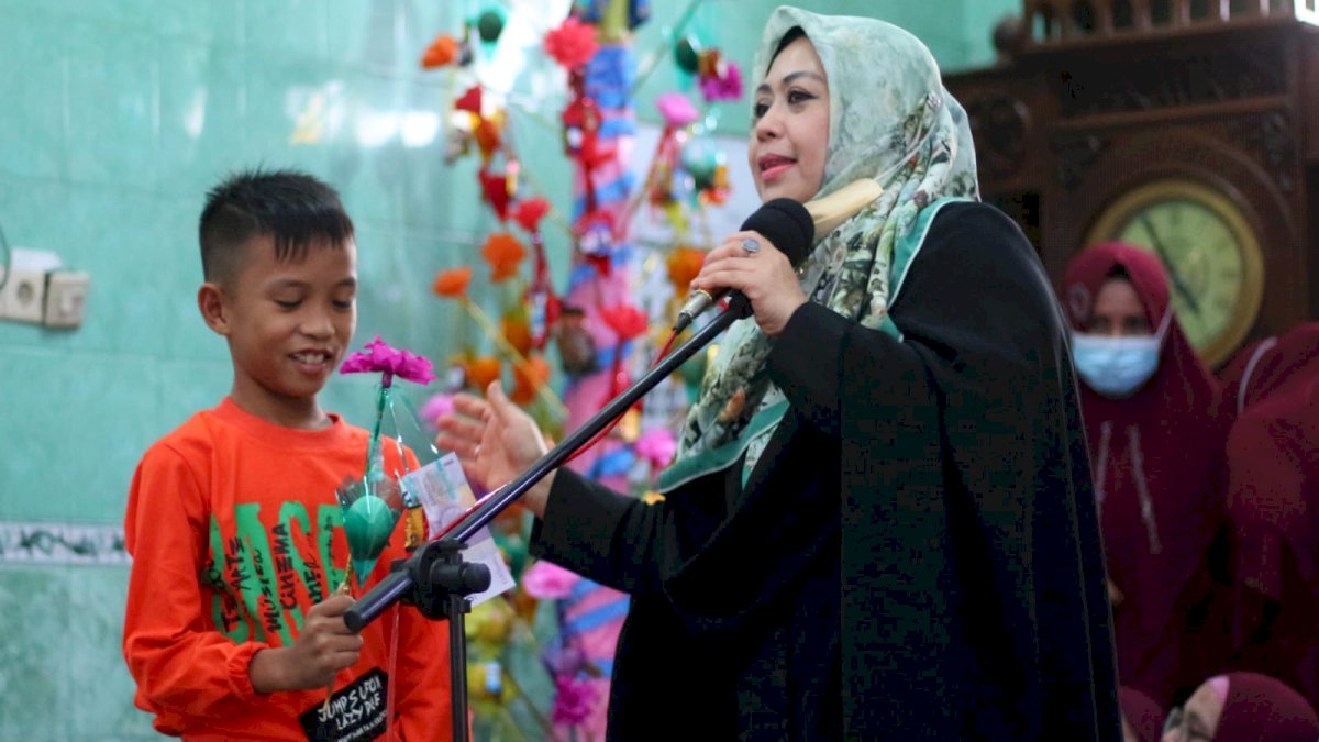 Erna Rasyid Taufan Bawakan Hikmah Maulid Nabi Muhammad SAW di Masjid Al Amin