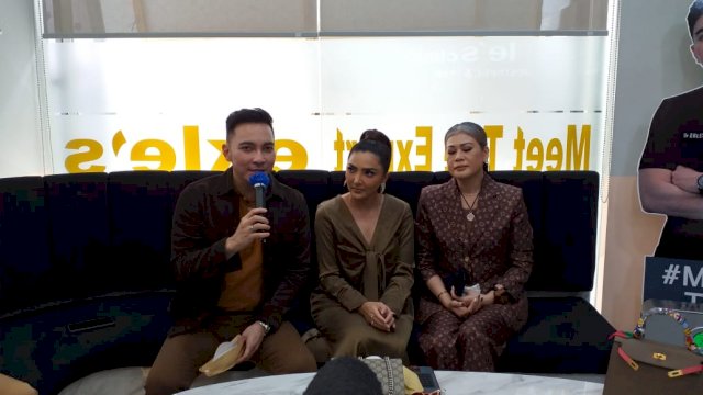 Founder Ekles Ash Clinic, dr Ekles bersama Ashanty dan Angelina dalam Pembukaan Ekles Ash Clinic di Makassar, (Sulselsatu /Sri Wahyudi Astuti).
