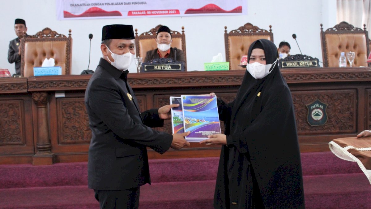 Bupati Takalar Serahkan Ranperda perubahan RTRW 2012-2031