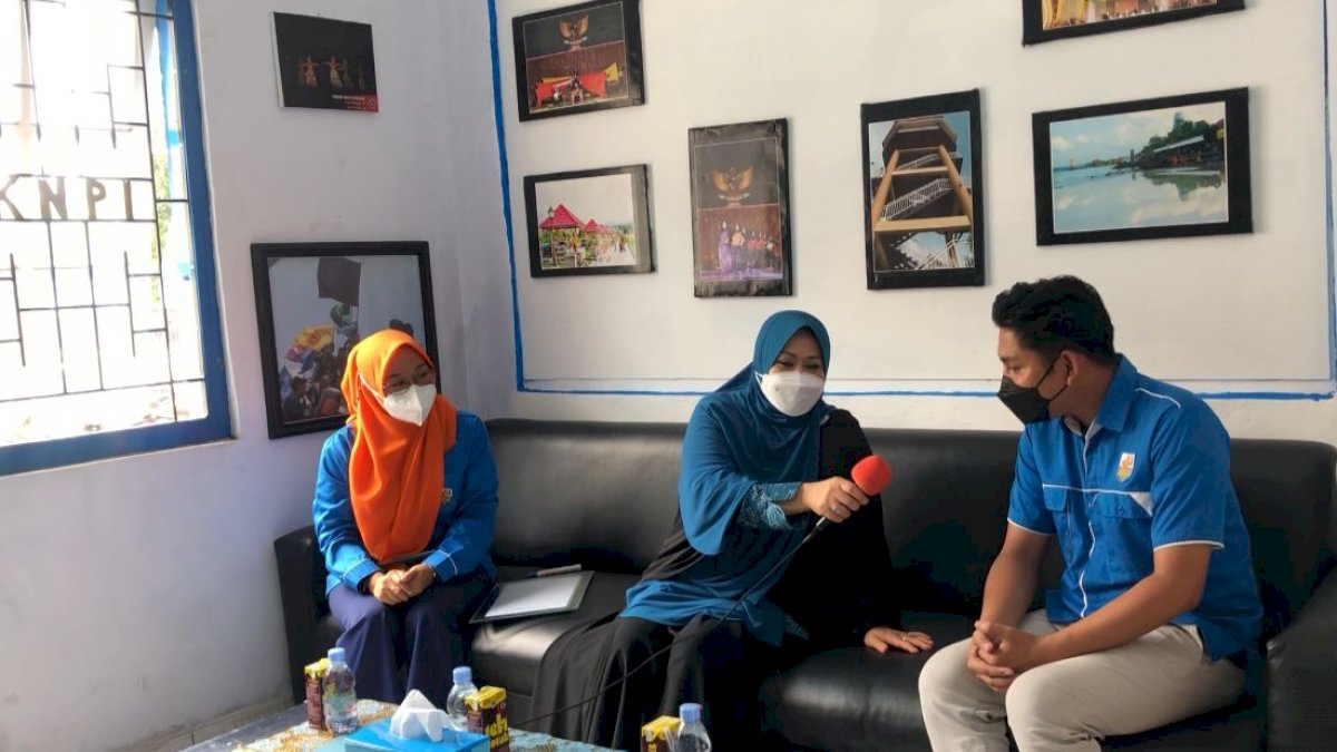 Erna Rasyid Taufan Resmikan Teras Pemuda KNPI Parepare