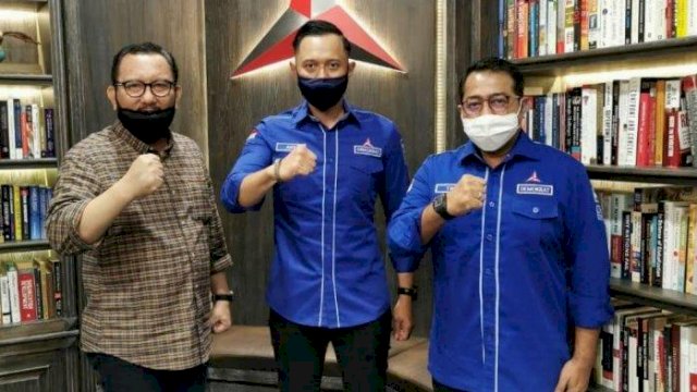 Ketua DPD Demokrat Sulsel Ni'matullah bersama Agus Harimurti Yudhoyono dan Sekjen DPP Demokrat. Ist