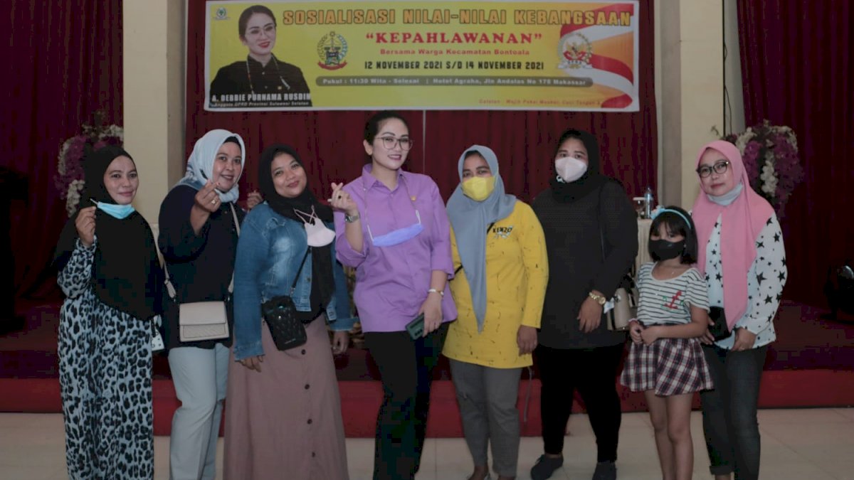Sosialisasi Kebangsaan, Debbie Rusdin Ajak Warga Bacakan Puisi Kenang Pahlawan