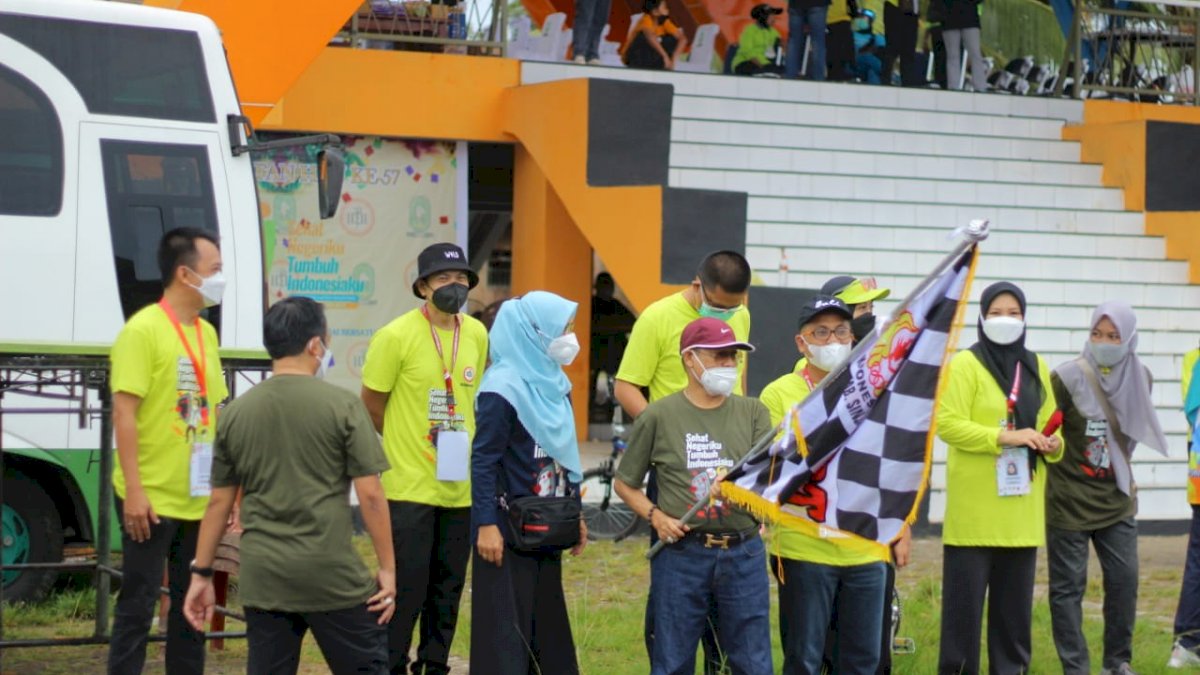 Peringati HKN ke-57, IDI Bersama dengan Dinkes Sinjai Gelar Fun Bike dan Senam