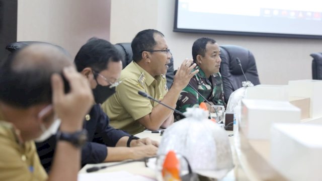 Suasana rapat koordinasi terkait pelaksanaan vaksin di Ruang Sipakatau Kantor Balaikota Makassar, Senin (15/11/2021).