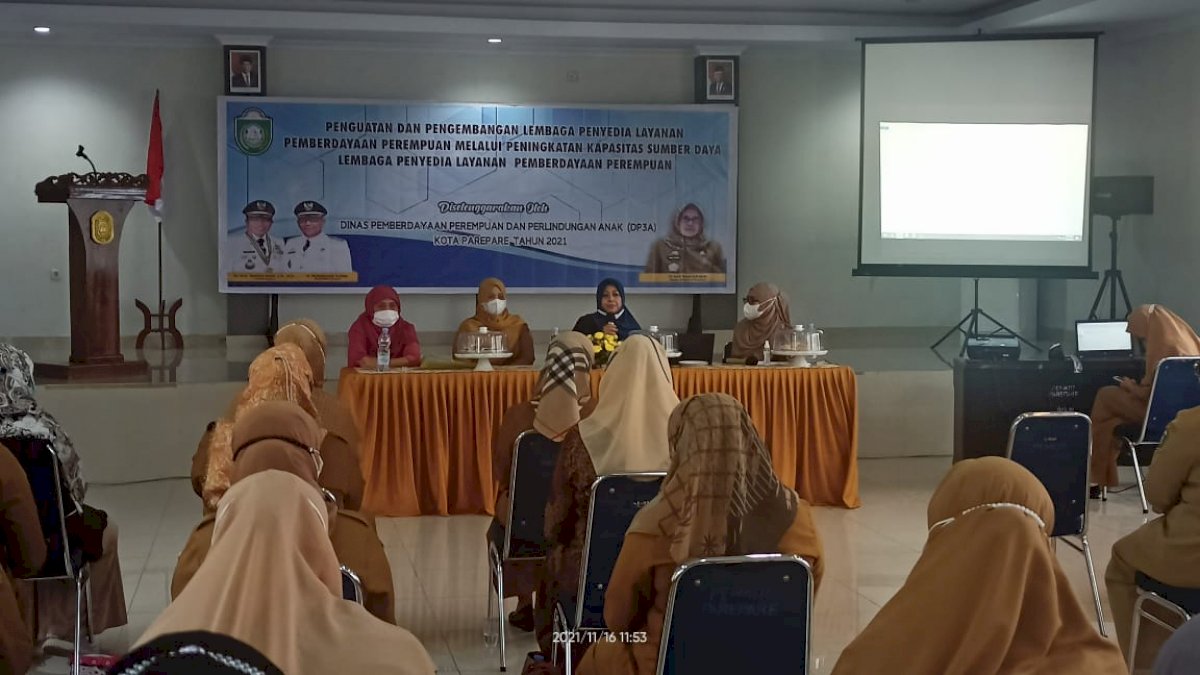 Erna Rasyid Taufan Beri Penguatan Lembaga Penyedia Layanan Pemberdayaan Perempuan Berbasis Spritual