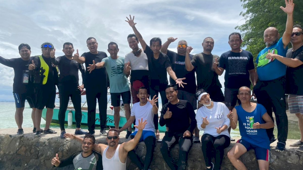 Tim LO Troy Martino Gelar Reuni di Pulau Samalona