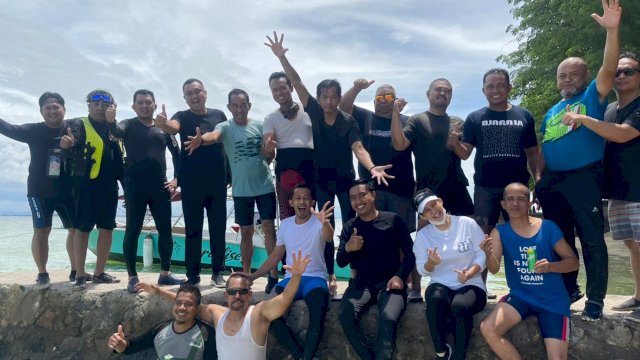 Tim Liaison Officer (LO) ATM menggelar reuni di Pantai Samalona Makassar, Rabu (17/11/2021). Ist