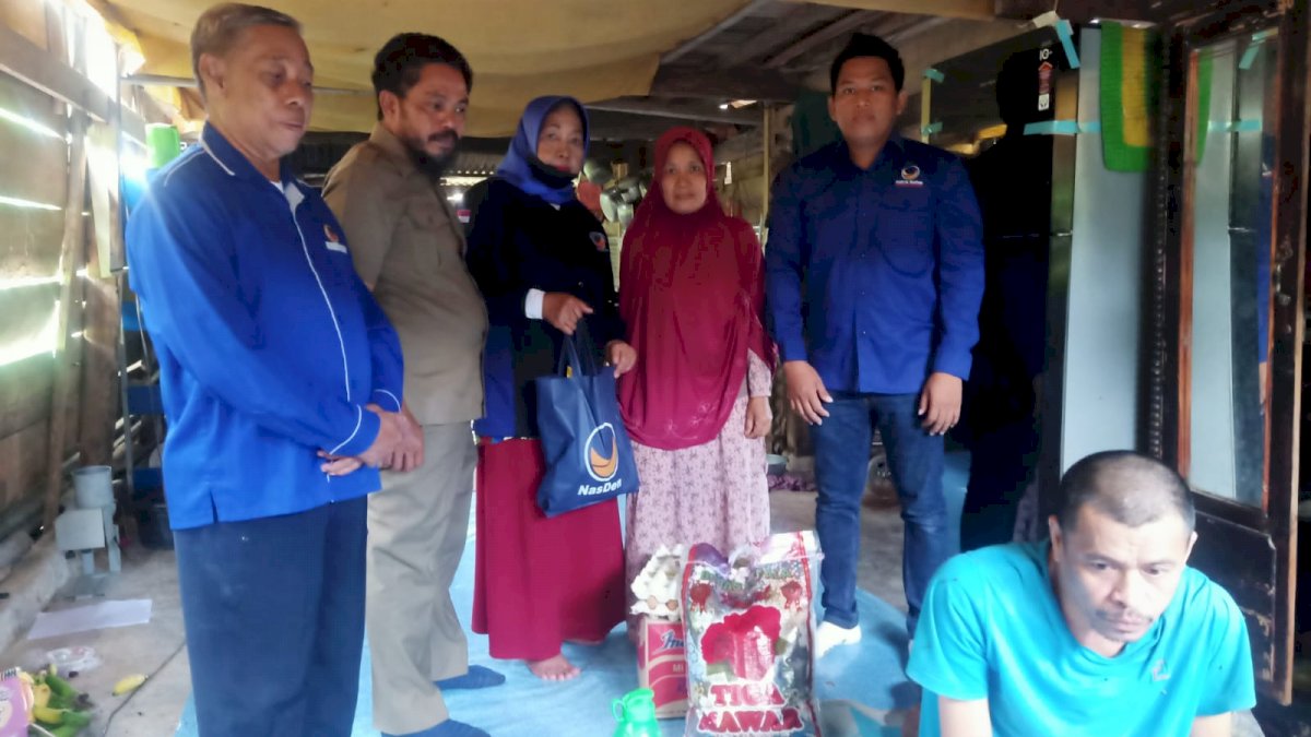 NasDem Bantu Pengobatan Warga Lumpuh di Bulukumba