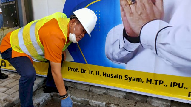 Rektor HNM Prof Husain Syam Lakukan Peletakan Batu Pertama Pembangunan Mesjid (Ist)