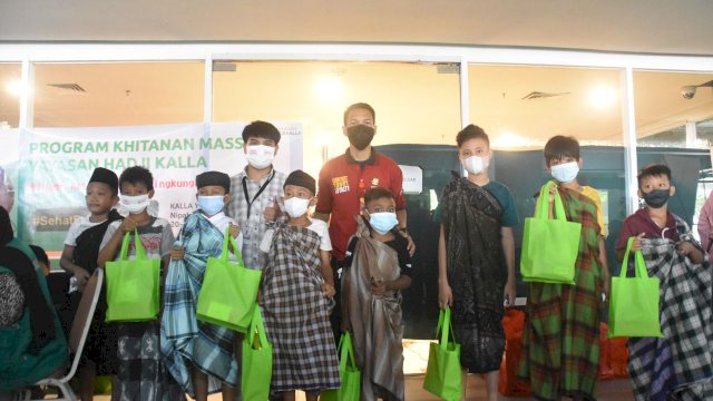 Yayasan Hadji Kalla menggelar khitan massal di Nipah Mal dengan total 230 peserta (dok. Kalla)