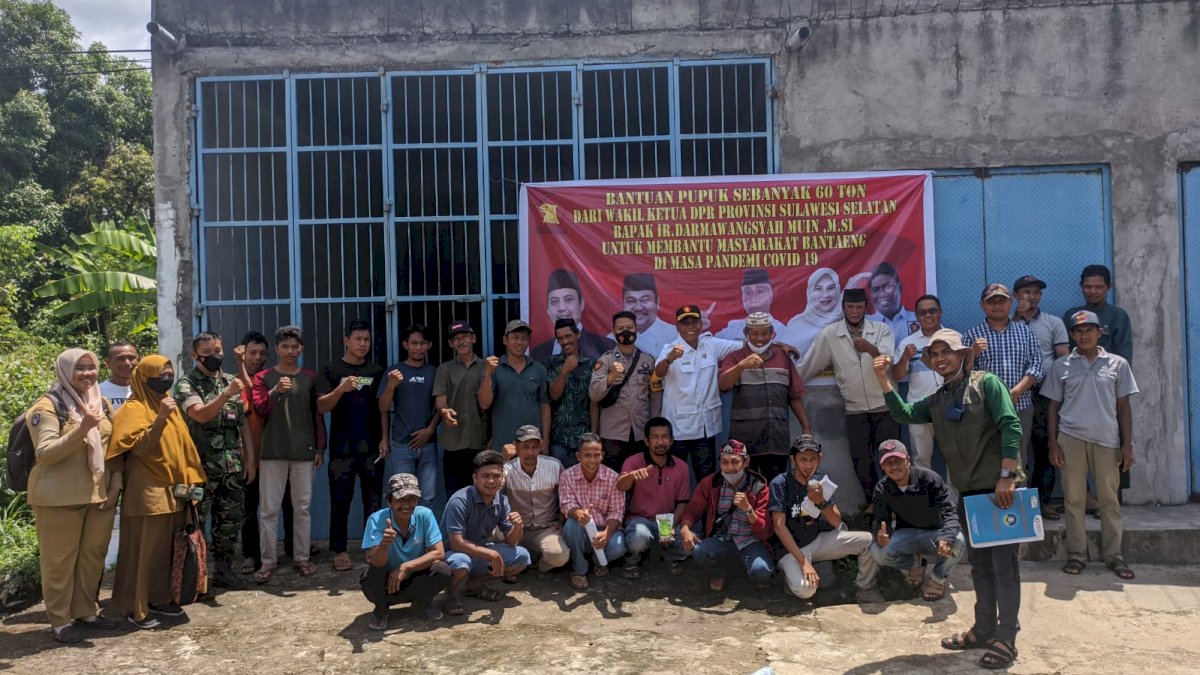 Gerindra Salurkan Pupuk 60 Ton ke Petani di Bantaeng