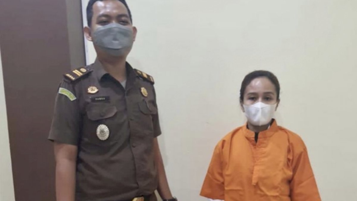 Bareskrim Polri Serahkan Tersangka Kasus Pemalsuan Bilyet Deposito ke JPU Kejari Makassar