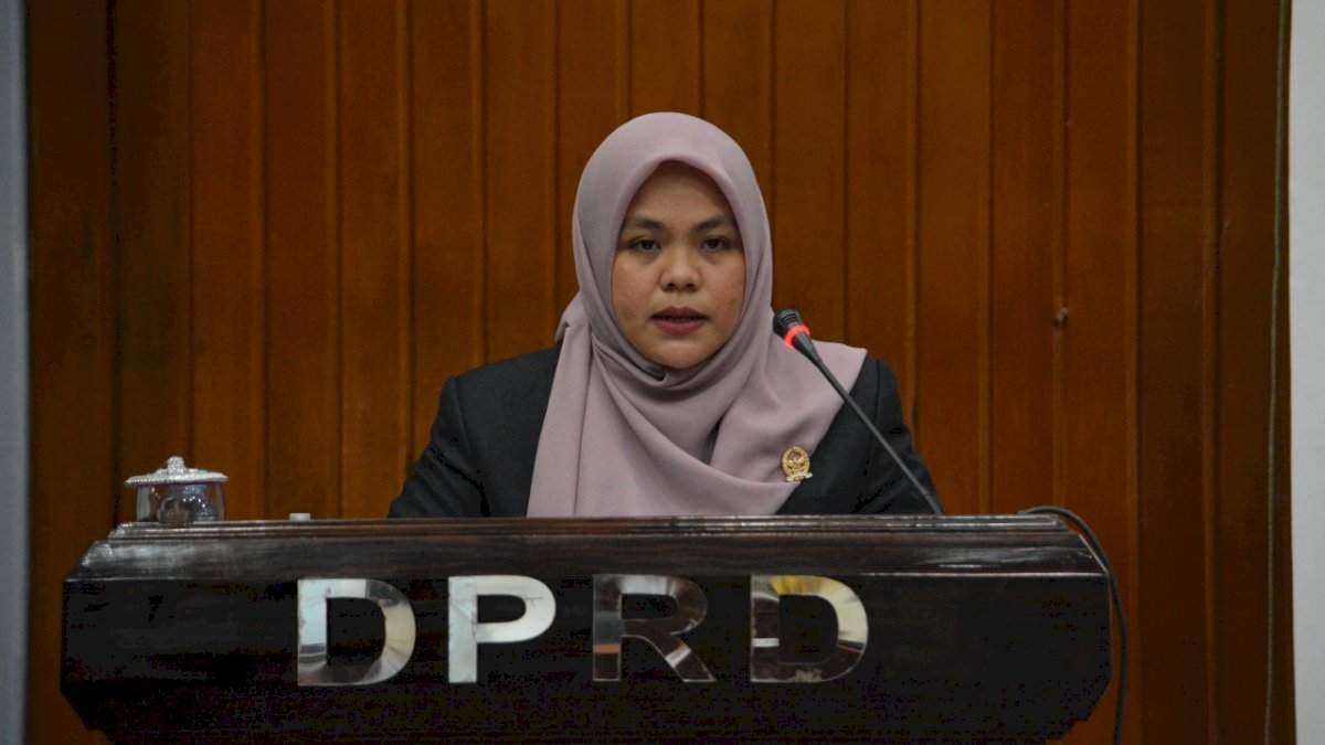 Ramna Minggus Sampaikan Pandangan Umum Fraksi Golkar Terkait Pembangunan Islamic Center