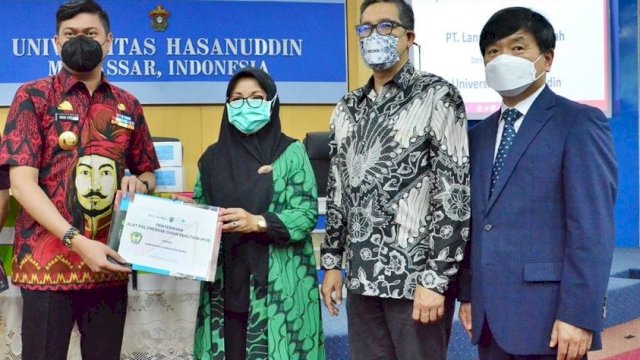 Penyerahan Secara Simbolis Bantuan Alat PCR. Ist
