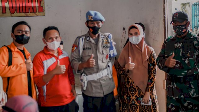 Mahasiswa KKN PPL Terpadu UNM Ikut Sukseskan Vaksinasi di Mamasa, Jumat (12/11).