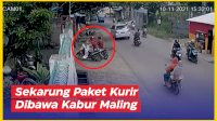 VIDEO: Detik-detik Sekarung Paket Kurir Dibawa Kabur Maling