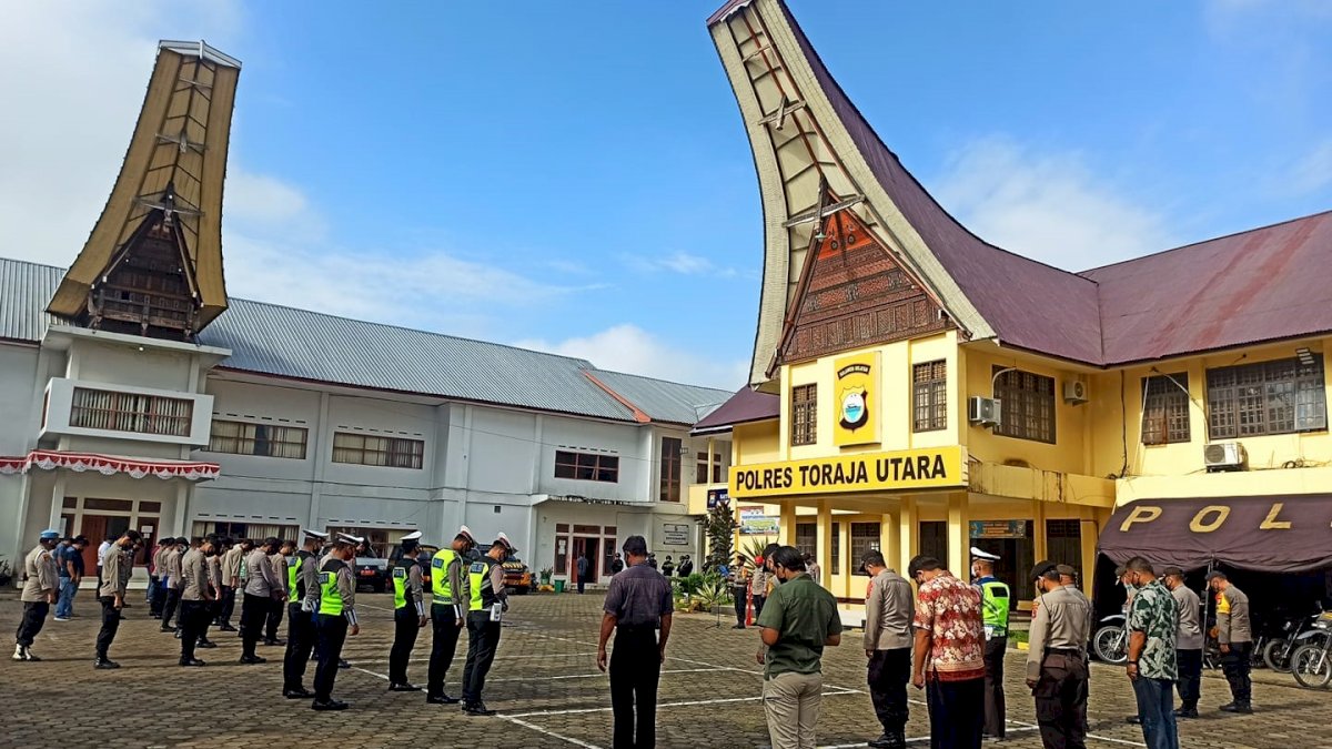 Polres Toraja Utara Siapkan Doorprize Satu Ekor Kerbau Agar Warga Mau Vaksin COVID-19