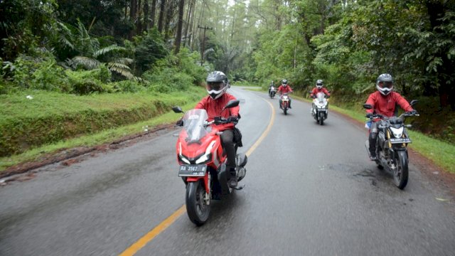 Tips Berkendara Motor dengan Membawa Barang Saat Berlibur Ala Asmo Sulsel (dok. Asmo Sulsel)