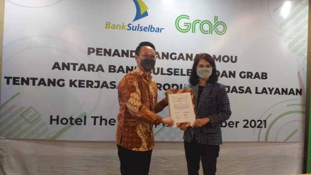Penandatanganan nota kesepahaman Bank Sulselbar dan Grab di Hotel The Rinra Makassar (Sri Wahyudi Astuti / sulselsatu.com)
