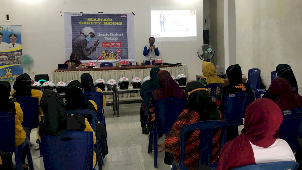 Sambut Hari Ibu, Asmo Sulsel Edukasi Safety Riding Bagi Perempuan