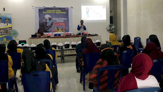 Asmo Sulsel edukasi safety riding bagi kaum perempuan menyambut peringatan Hari Ibu (dok. Asmo Sulsel)