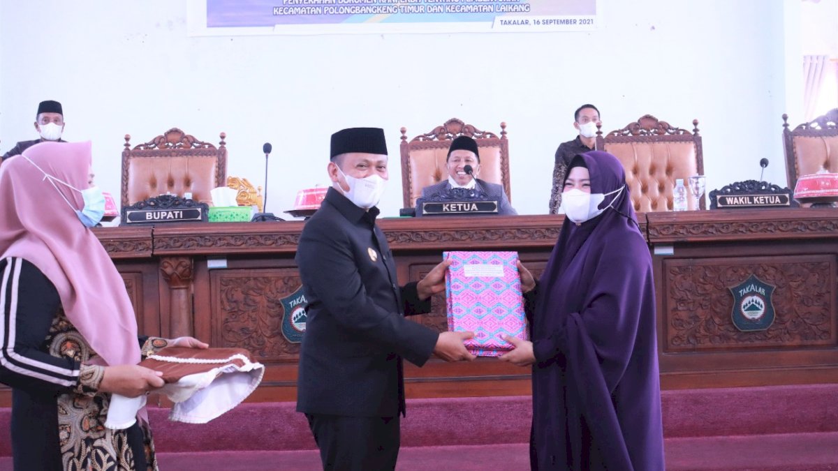 Percepat Pemulihan Ekonomi dan Pelayanan Masyarakat, Bupati Takalar Serahkan 3 Ranperda