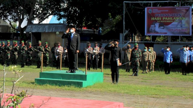 Bupati Takalar memimpin upacara Peringatan Hari Pahlawan di halaman depan Kantor Bupati Takalar (Ist) 